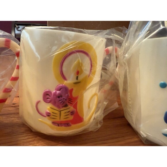 4 Vintage Holiday Christmas Mugs Sterling House 1985 Plastic Nostalgia Santa New - Picture 3 of 10